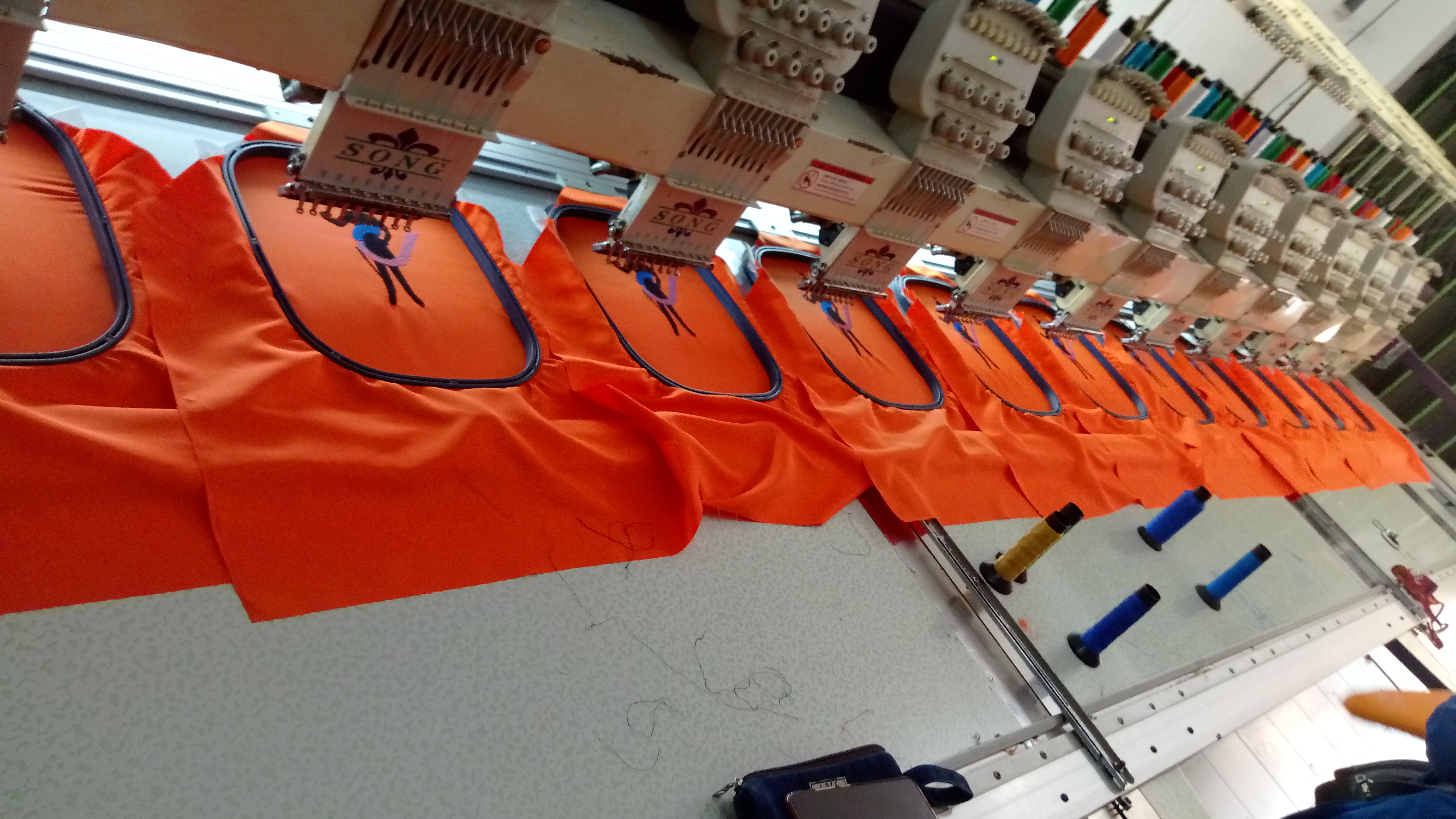 Bikin Seragam Komunitas Makin Kompak! Tips Pesan Seragam Custom dengan Hasil Maksimal